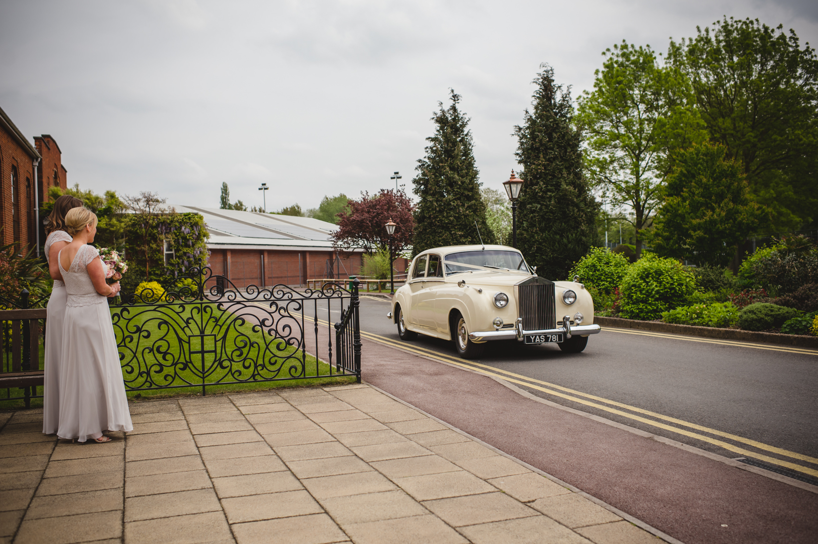 Surrey Wedding Photographer Gate Street Barn Nikki Andy